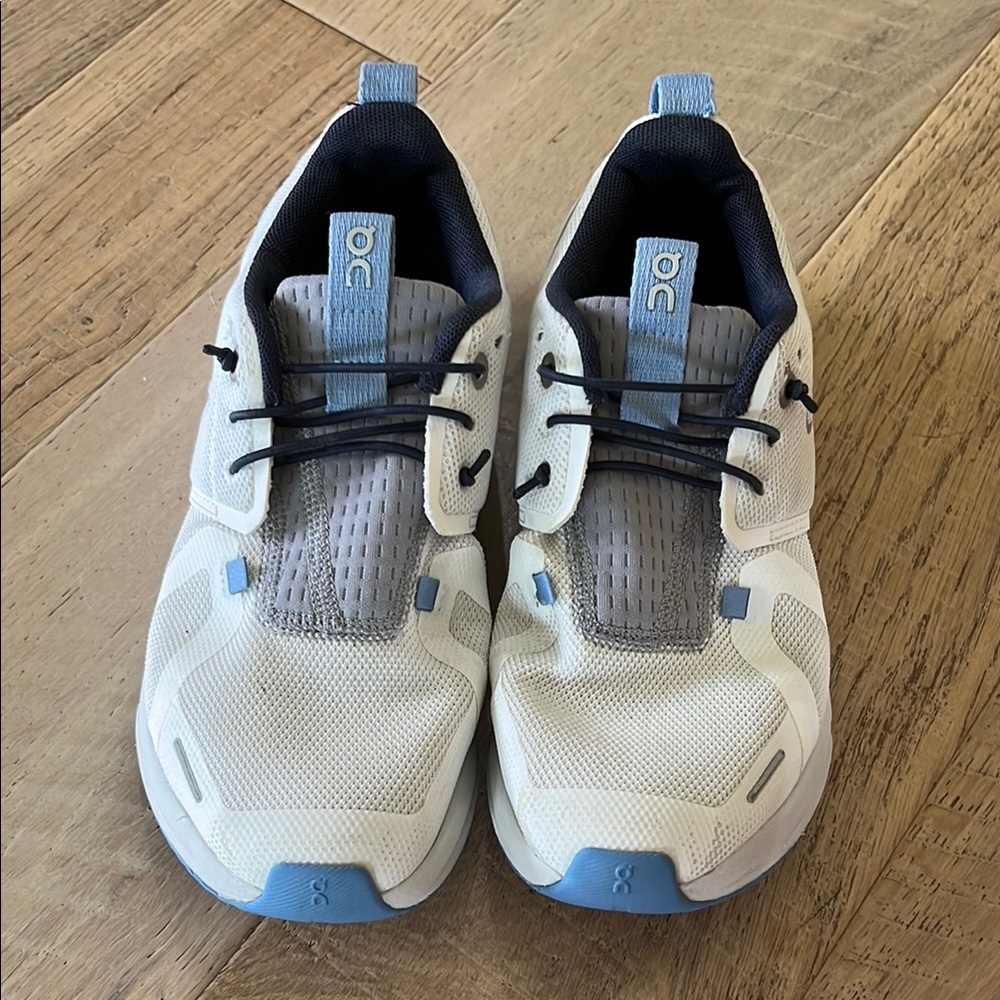 On Cloud kids size 4 running shoes